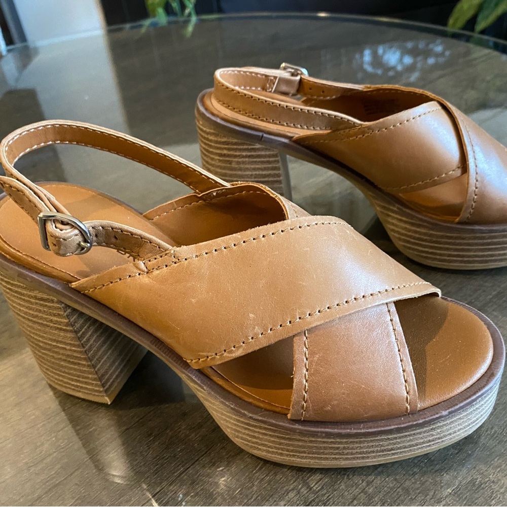 Lucky Brand Tan Platform Sandals